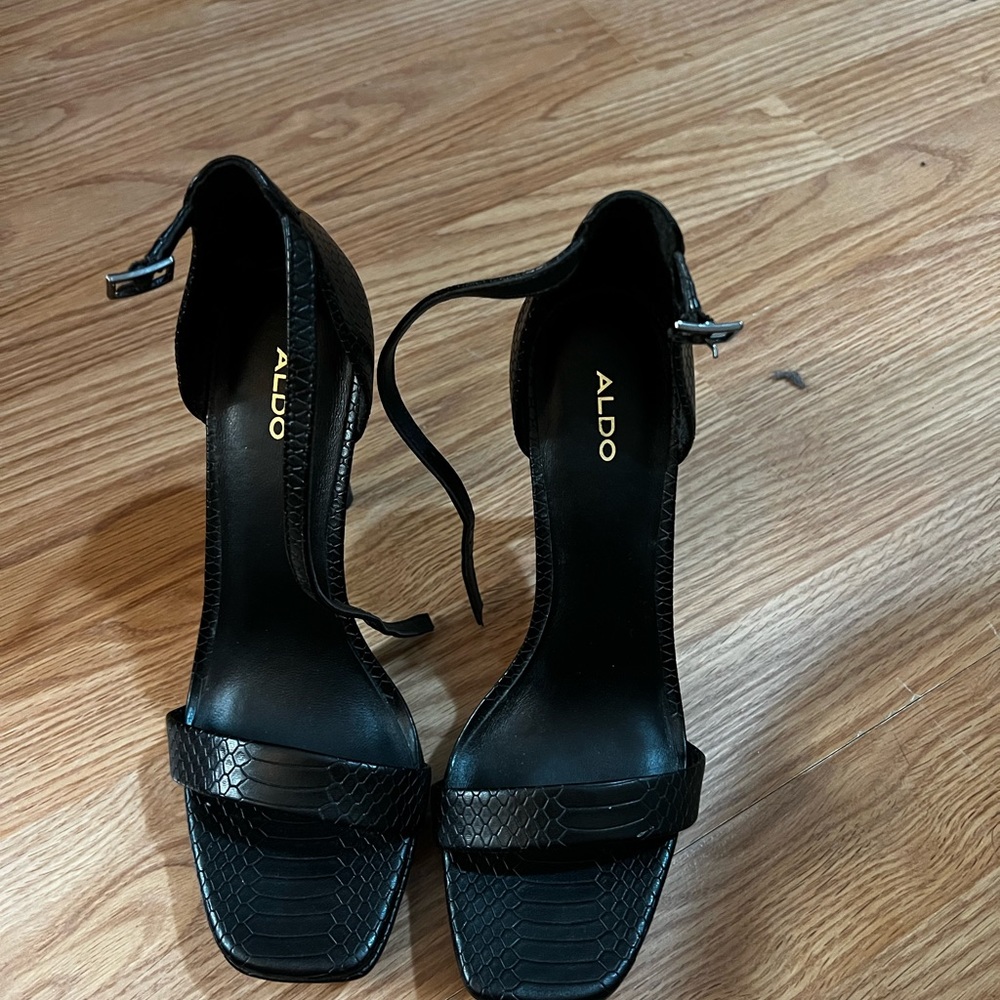 Also heels - Picture 4 of 7